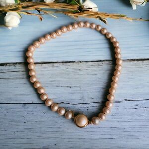 Vintage faux pearl choker.